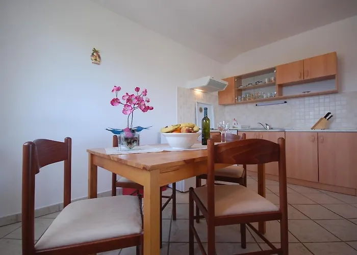 Apartman With Parking Space Kremenici - Krk - 22269 *